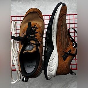 KEEN Hightrail Waterproof Hiking Shoes – Women’s 10 – Roasted Pecan/Chipmunk